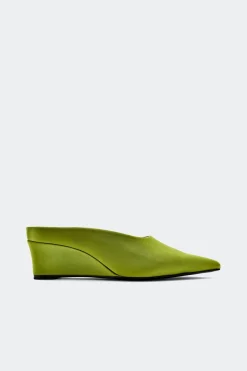 Satinsatin pointed gala wedge