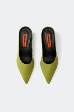 Satinsatin pointed gala wedge